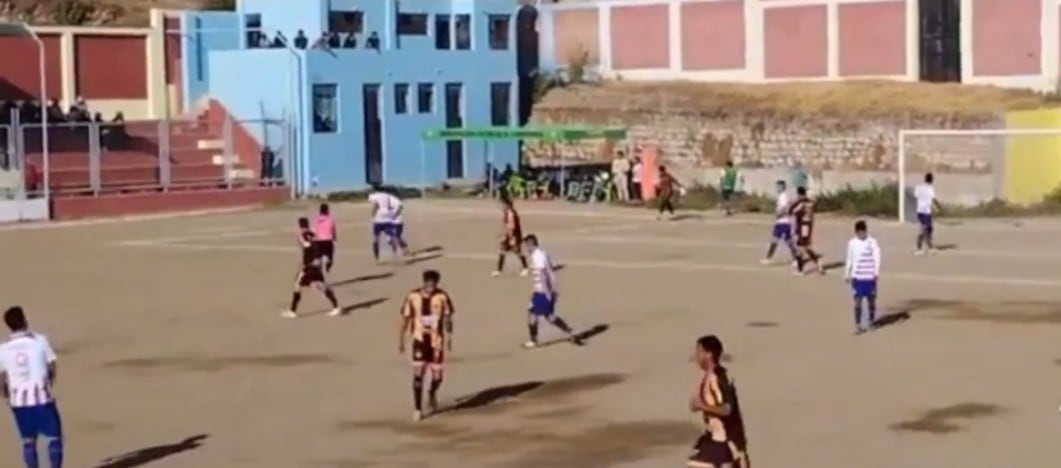 Partido entre FBC Aurora y Virgen de las Nieves. (Foto: Captura)