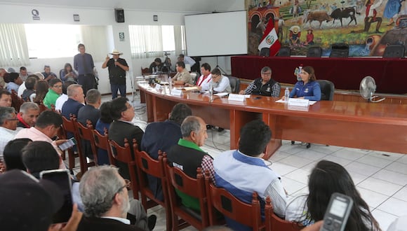 Alcaldes se reúnen para exigir medida por seguridad ciudadana, no se presentó el gobernador. (Foto: GEC)