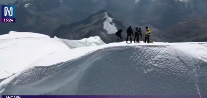 Una expedición fue alcanzada por un desprendimiento de nieve en el nevado ubicado en Huaraz, mientras realizaba el ascenso a más de 5.000 metros de altitud. FOTO: CANAL N.