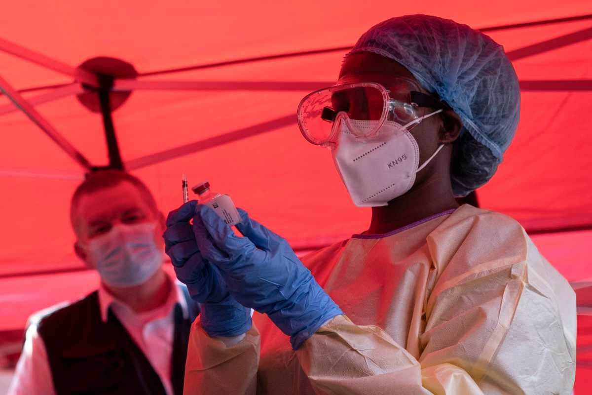 La OMS advirtió sobre la rapidez del brote de ébola en República Democrática del Congo, impulsado por una cepa poco estudiada y detectada tardíamente. (Photo by Badru Katumba / AFP)