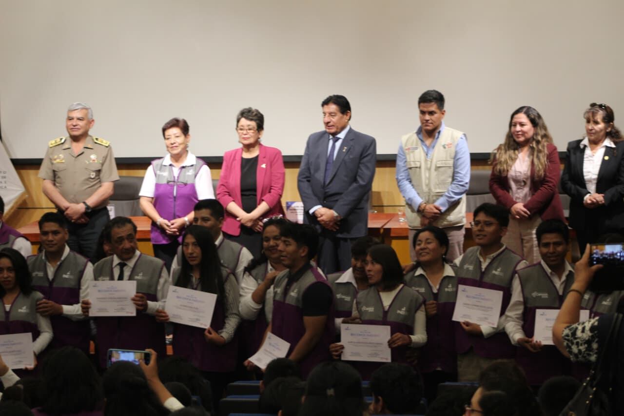 Clausura de los Censos Nacionales 2025 con reconocimientos a censistas. Foto: GEC.