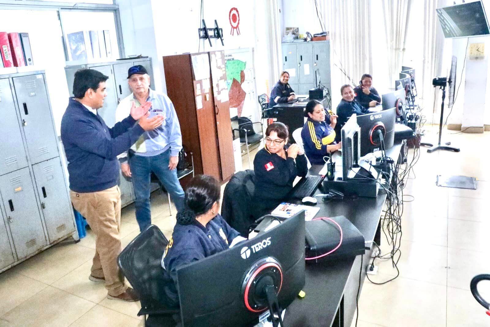 El aplicativo de alerta ciudadana es “SOS Trujillo” ya está disponible en Play Store Shop, Shop Es y Ap Store. Se podrá descargar gratis y utilizar pronto en caso de alguna emergencia para pedir apoyo de Seguridad Ciudadana, bomberos, auxilio mecánico, ambulancia, entre otros servicios.