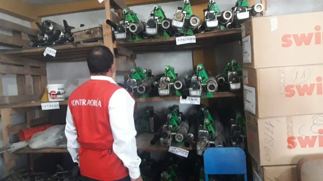 El órgano de control detectó que la Dirección Sub Regional de Salud Luciano Castillo Colonna no tiene el personal suficiente para que realice la labor de control vectorial en las localidades de Sullana, Paita, Talara y Ayabaca. Además, hay equipos de fumigación inoperativos y otros que están nuevos en cajas