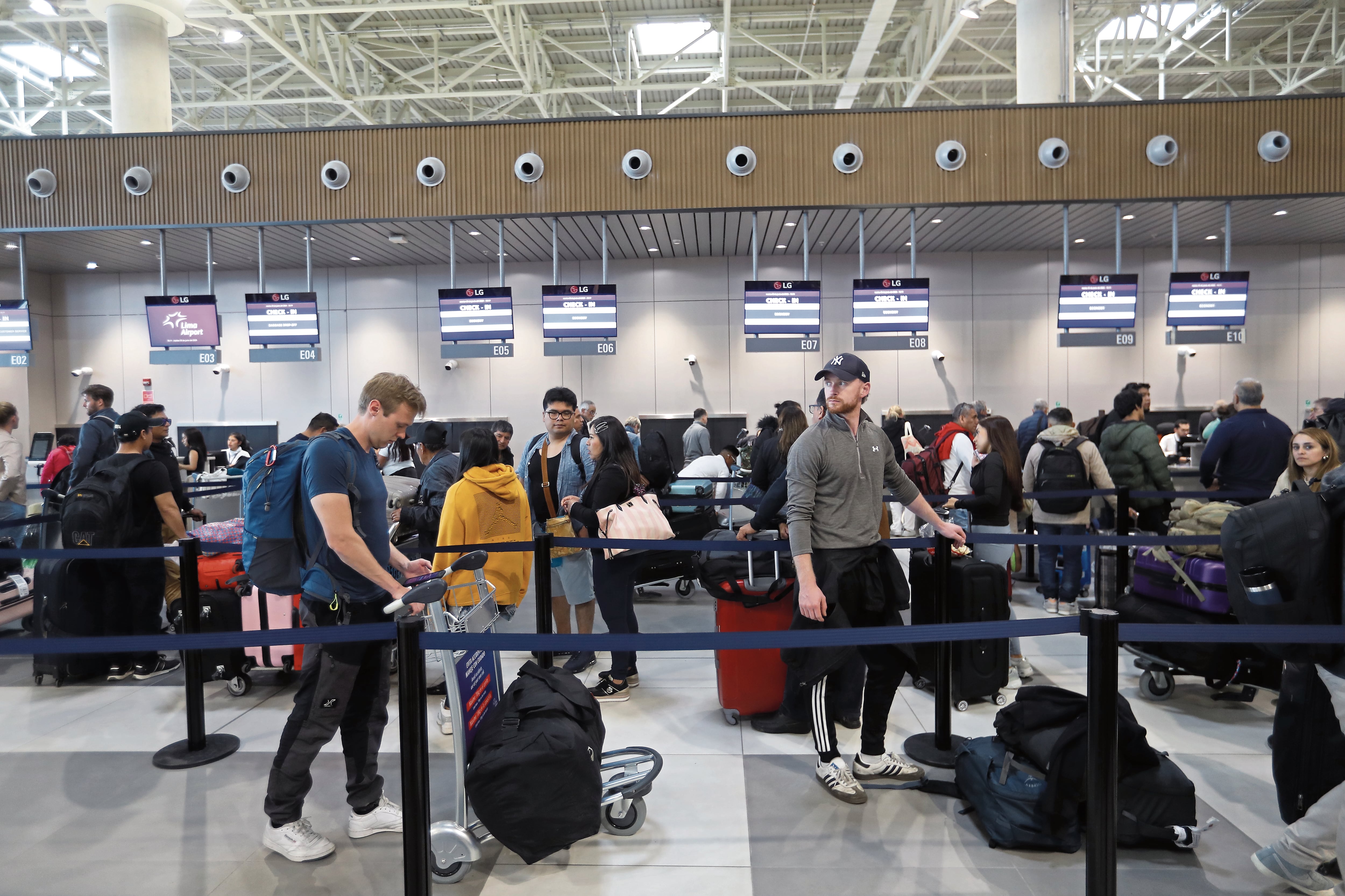 Entidad solicitó al sectores involucrados a reforzar controles en aeropuertos y terminales terrestres, ante llegadas del extranjero.