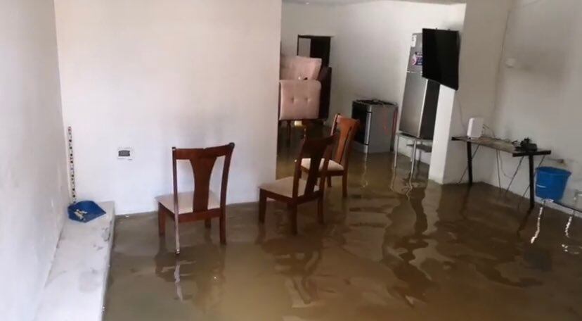 Inundación se generó en los interiores de las casas del pueblo joven San Francisco.