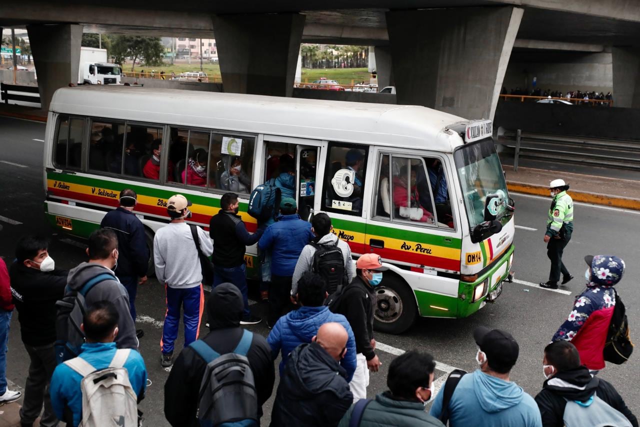 Empresas señalan que extorsiones, asesinatos y el encarecimiento de los combustibles están afectando la continuidad del transporte público en Lima. (Foto: Ángela Ponce)