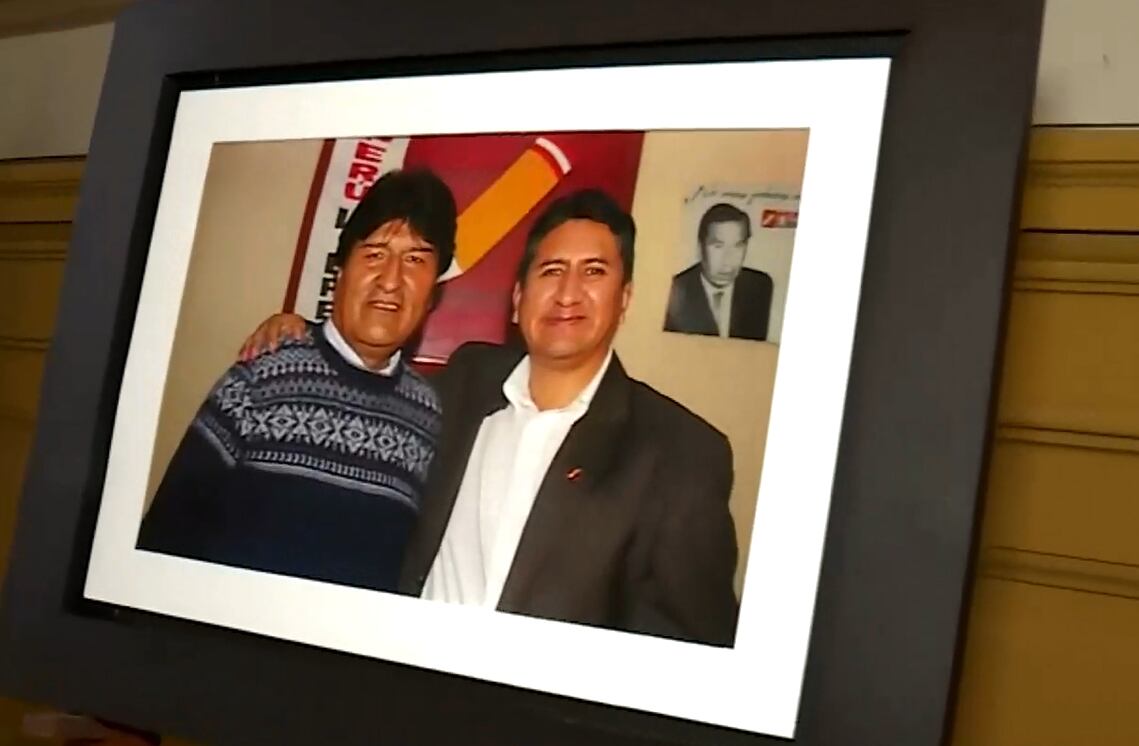 Una de las fotografías que Perú Libre exhibe en exposición fotográfica en un sala del Congreso por el XV aniversario del indicado partido marxista-leninista.