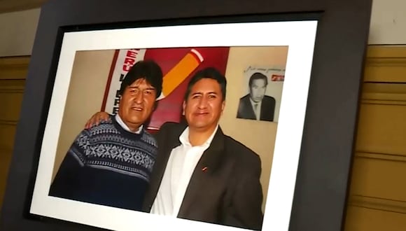 Una de las fotografías que Perú Libre exhibe en exposición fotográfica en un sala del Congreso por el XV aniversario del indicado partido marxista-leninista.