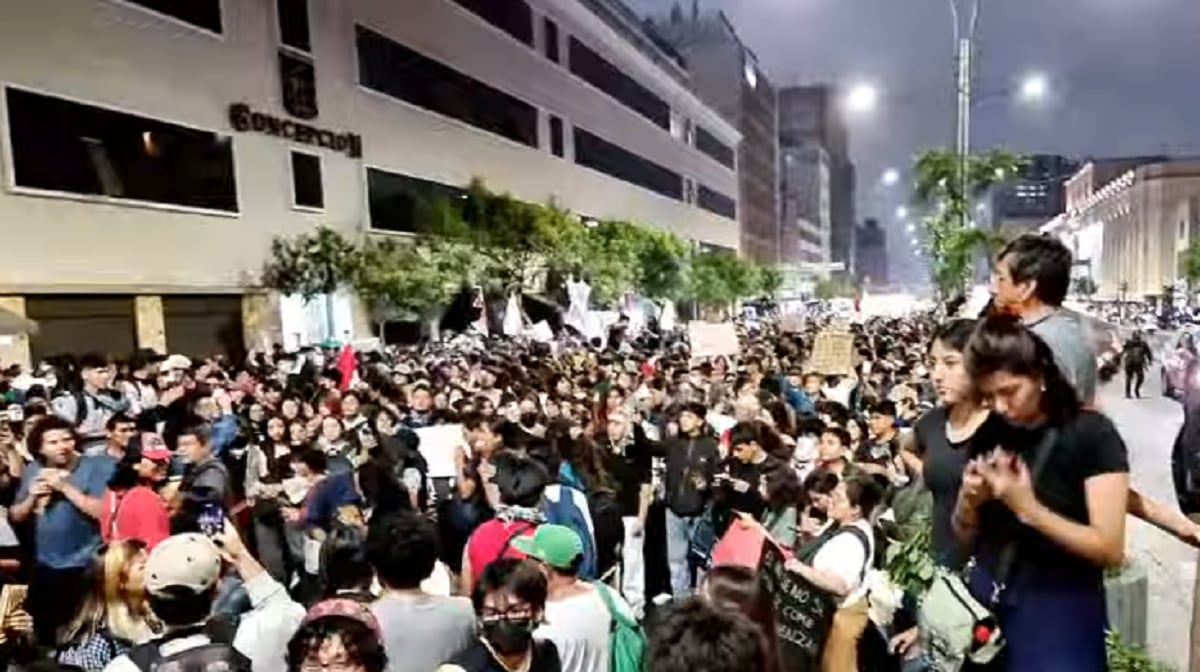 "Generación Z" marchó en Lima contra las extorsiones, incendios forestales y alza del costo de vida