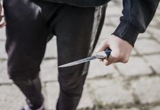 El Agustino: Pareja en presunto estado de ebriedad se agrede mutuamente en la vía pública