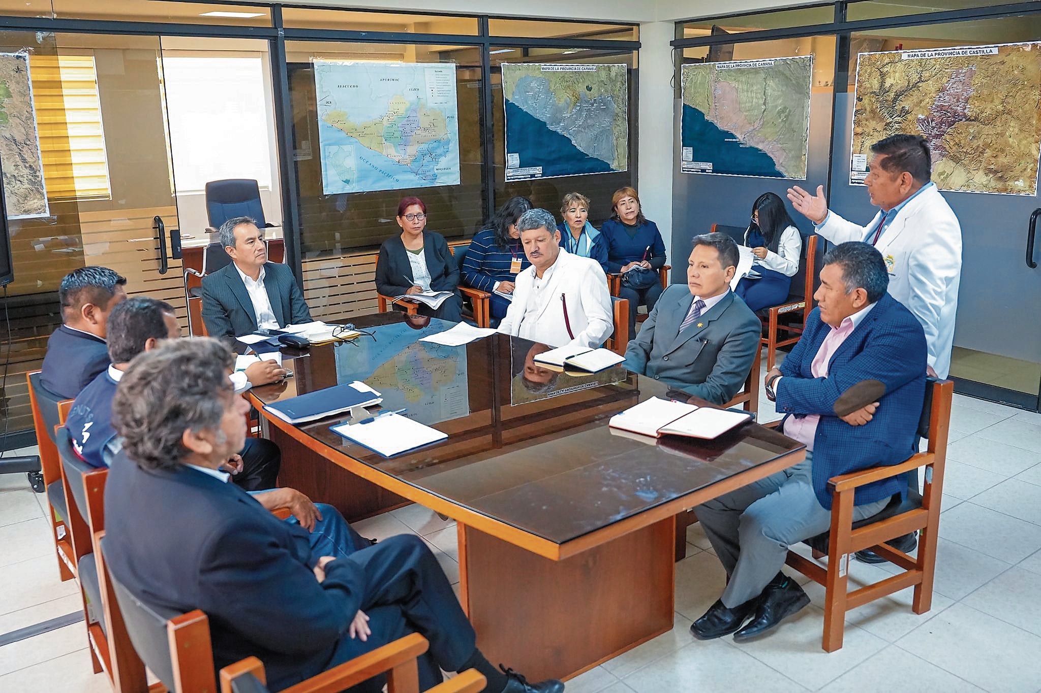 Las reuniones son clave para solucionar problemas del sector salud en Arequipa. Foto: GEC.