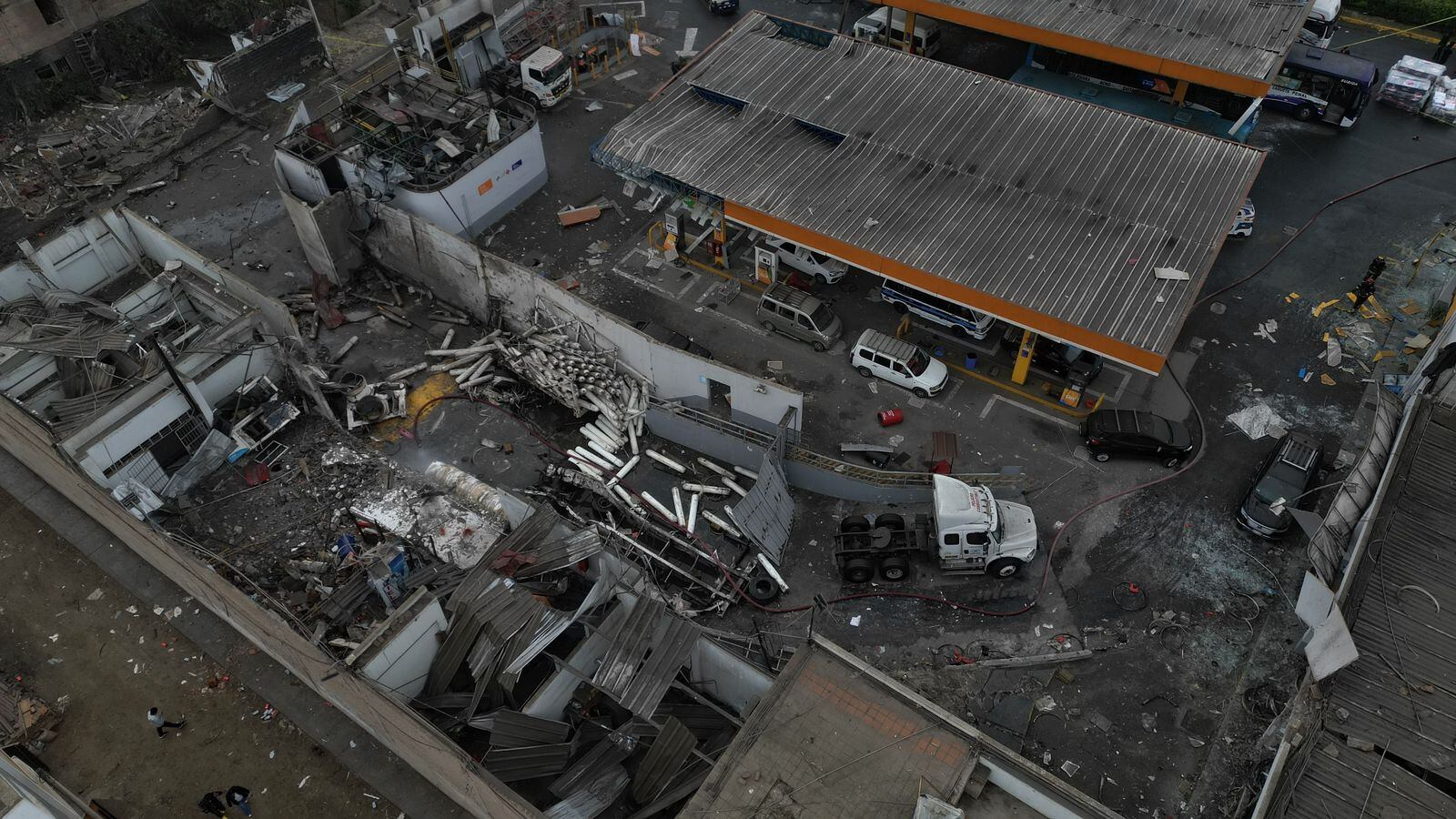 Un fallecido y al menos 46 heridos ha dejado la explosión en un grifo ubicado en el distrito de Villa María del Triunfo. Fotos: Joel Alonzo/ @photo.gec