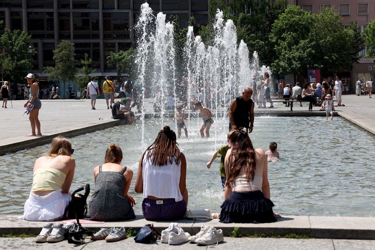 Las cifras preliminares difundidas por Santé Publique France superan incluso el total de fallecimientos atribuidos al calor registrados durante todo el verano de 2025. (Foto: FREDERICK FLORIN / AFP)