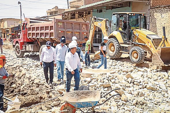 Burgomaestre Elber Requejo cuestionado por obras.