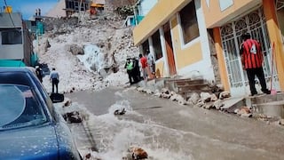 Arequipa: Ruptura de tubería de agua afectó a 6 distritos y causó daños en viviendas