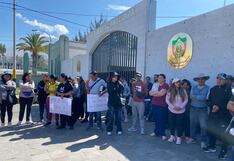 Padres de familia protestan por incremento de pensiones en el Colegio Ejército (VIDEO)