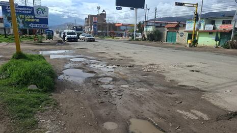 Forados, huaicos y bloqueos en la Carretera Central son el vía crucis de los transportistas