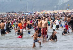 Playa Agua Dulce recibe a cientos de bañistas durante jornada de sol en Chorrillos (GALERÍA)