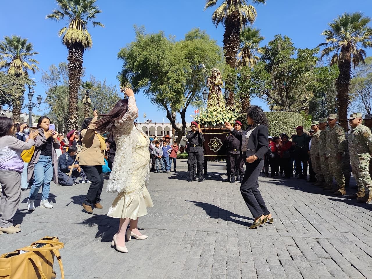 Procesión en el día de San Antonio de Padua en Arequipa. (Foto: Flor Barrios/@photo.gec)