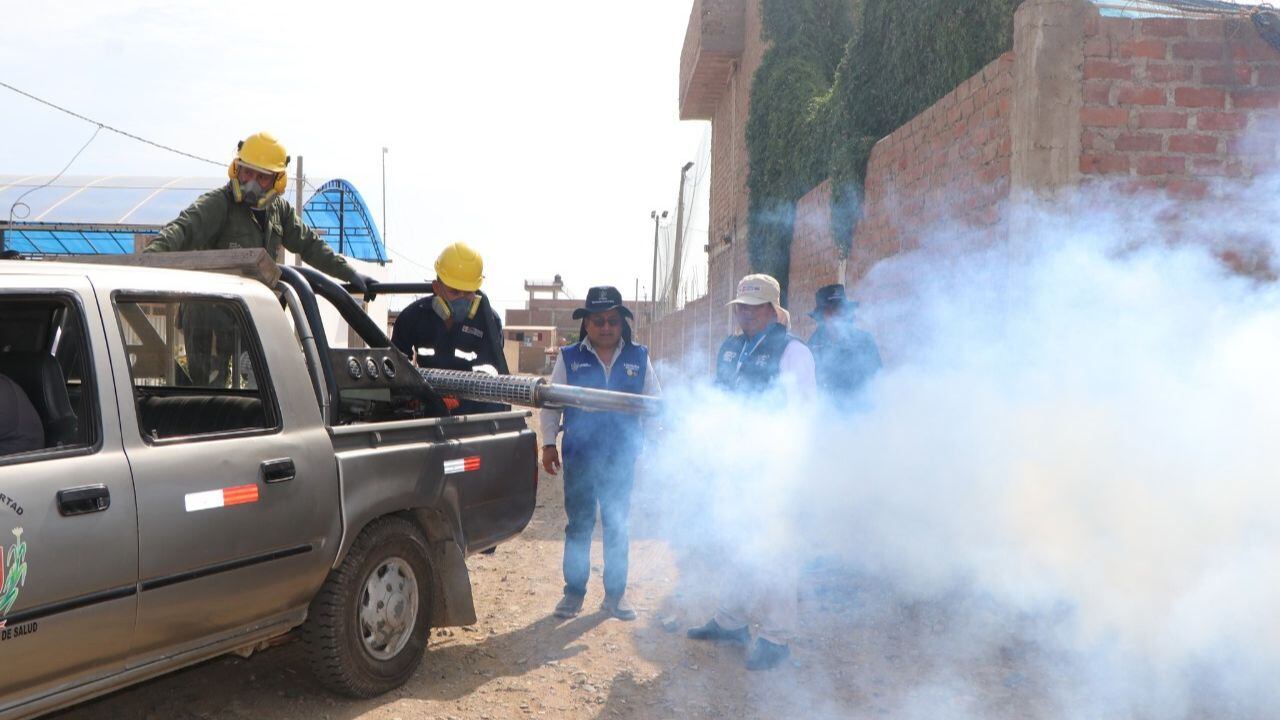 Más de 5,000 familias fueron beneficiadas. Además, recomendaron a la población a abrir sus puertas durante la fumigación.