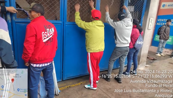 Presuntos estafadores fueron detenidos en zona comercial de Arequipa. (Foto: Difusión)
