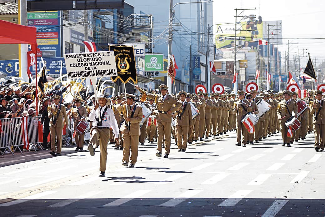 Más de cuatro mil escolares en desfile por Fiestas Patrias en Arequipa