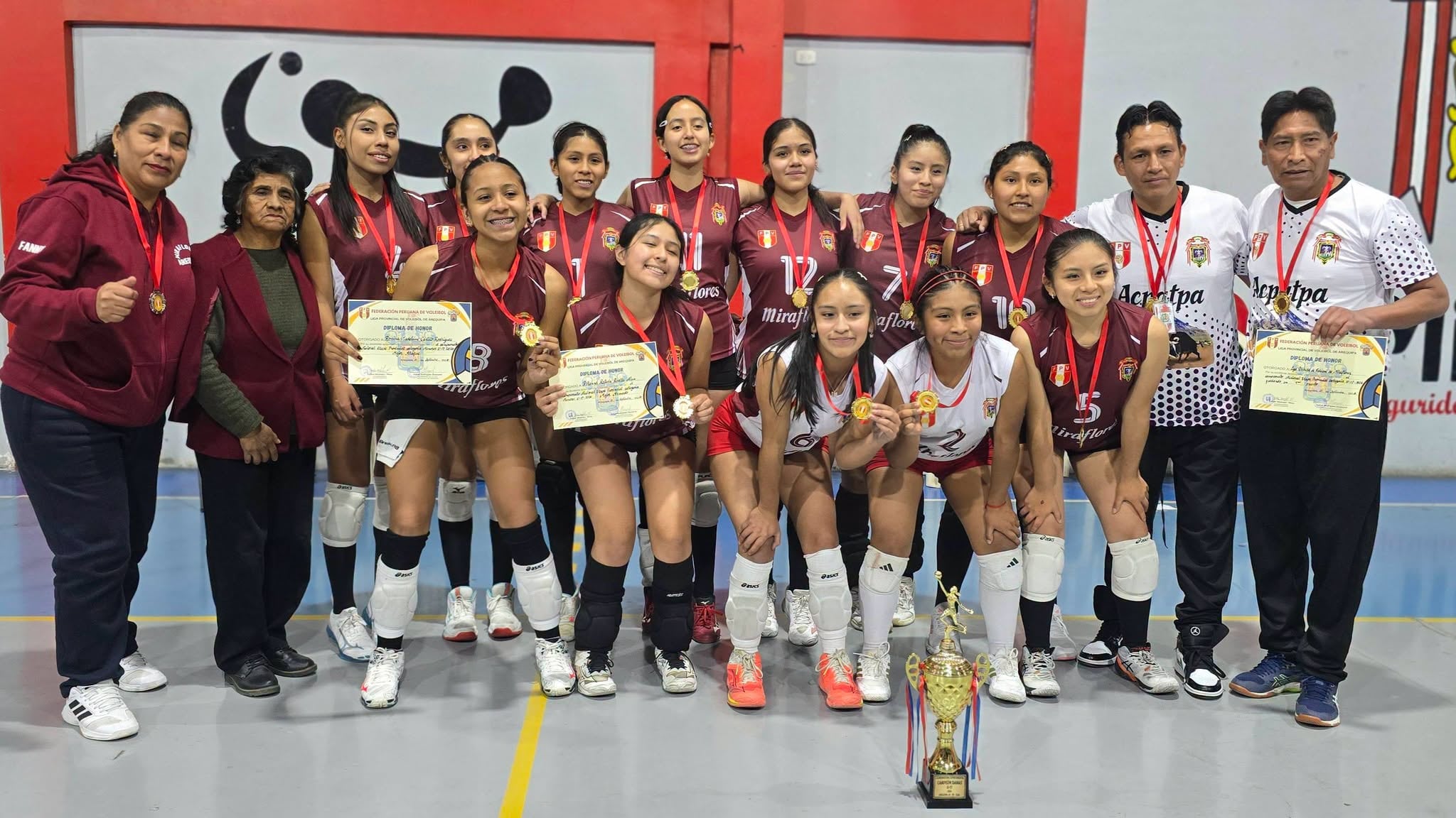 Miraflores es campeón del Interdistrital de Vóley U-17 Damas Menores. Foto: Dato Agencia.