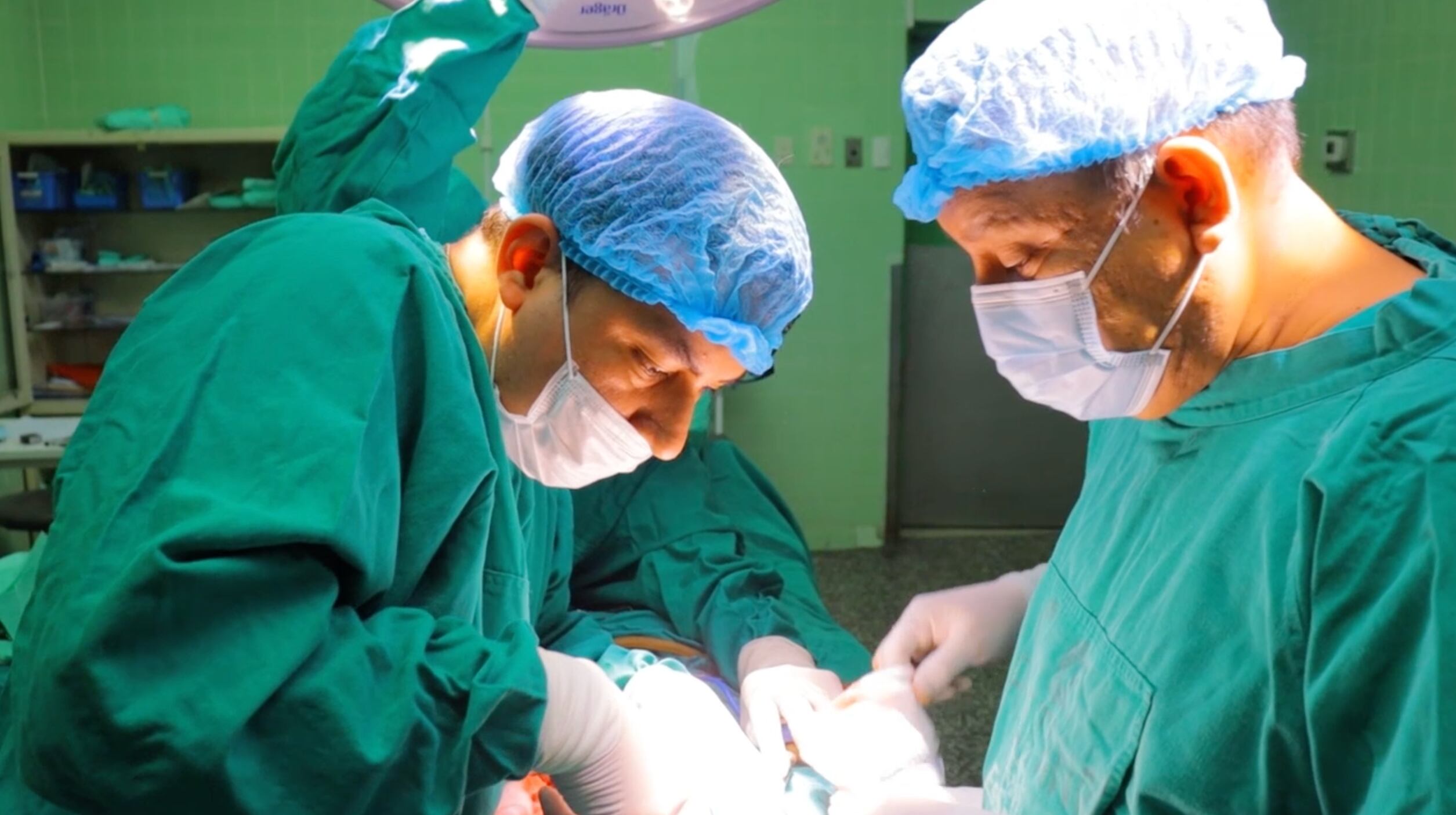 El paciente tenía dificultad para caminar ya que presentaba cansancio y no podía respirar bien