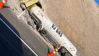 Camaná: Cisterna de gas se vuelca en la Quebrada del Toro y deja a conductor herido