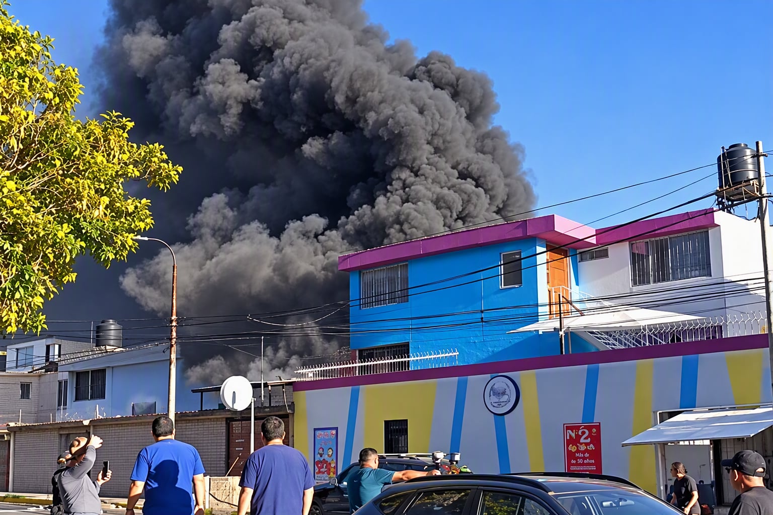 Explosión de balón de gas durante desalojo deja dos personas heridas en Arequipa (VIDEO)