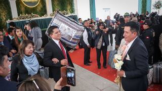 En matrimonio masivo se casan 50 parejas con tradicional palpa, en Huancayo