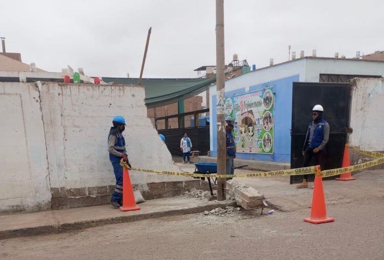 Se descartó lesiones en estudiantes y profesores por caída de muro. (Foto: Difusión)