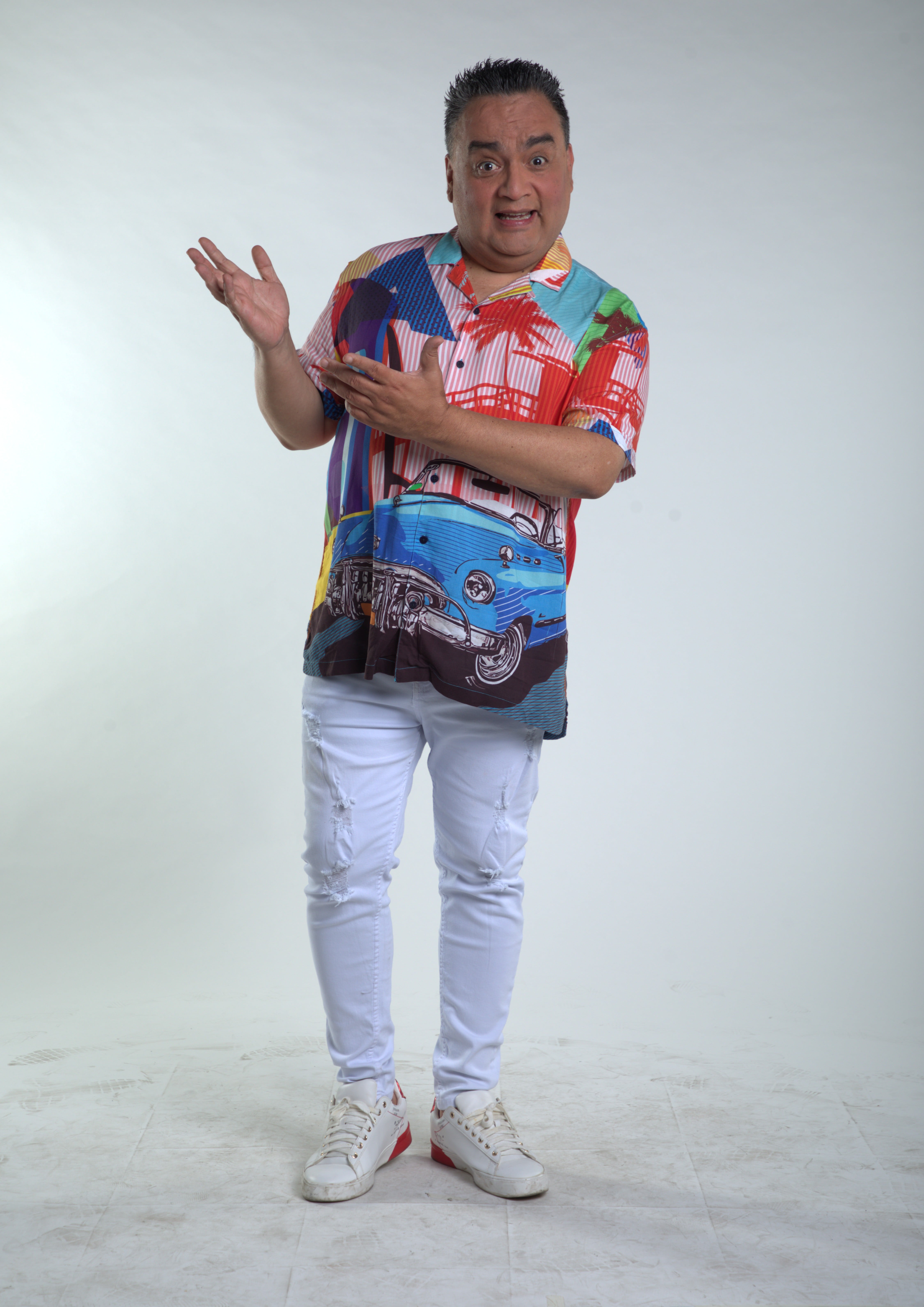 "Yo mismo me autorregulo, ya aprendí, lo tengo clarísimo. Hay cosas que antes se hacían en la televisión y ahora no son permitidas por el bien de la sociedad , especialmente no caer en el racismo y la discriminación", dice Benavides. .