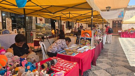 Feria Artesanal, Artística y de Emprendedores reúne a más de 30 artesanos en Arequipa