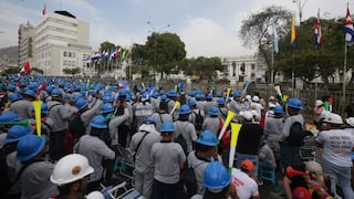 Mineros artesanales protestan frente al Congreso y exigen ampliar el Reinfo por cinco años más (FOTOS)