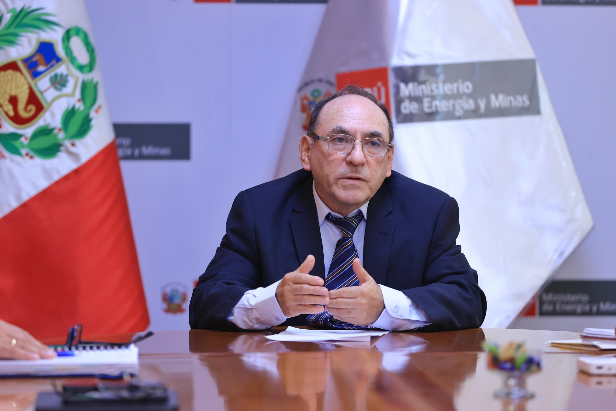 Ministro de Energía y Minas, Ángelo Alfaro, indicó que Gobierno plantea construir planta regasificadora para reforzar suministro de gas.