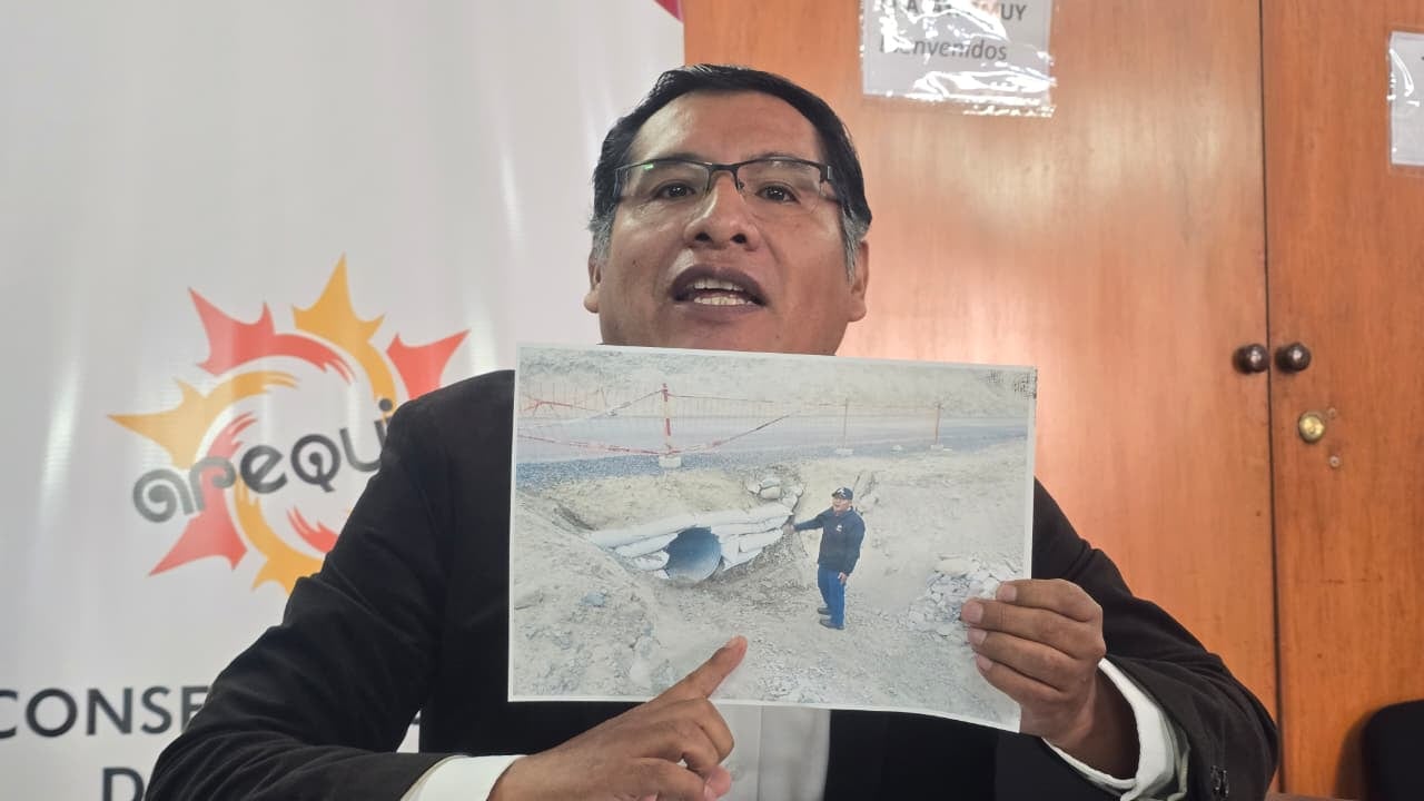 Consejero regional de Arequipa, César Huamantuma, advirtió que la vía Majes–Huambo presenta irregularidades. (Foto: Yunsu Pariapaza/@photo.gec)