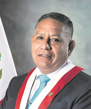 Esdras Medina de congresista a asesor del Sineace