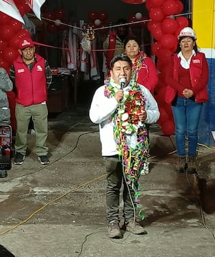 Walter Anchapuri declaró a Correo tras inaugurar la base de juventudes en la asociación Primero de Mayo la noche del sábado. (Foto: Correo)