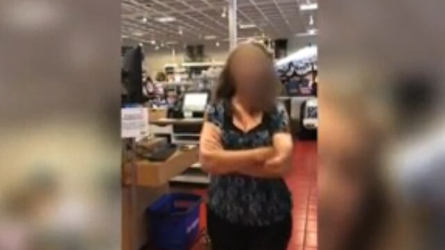 EE.UU.: Mujer que tosió sobre otra deliberadamente en centro comercial de Florida fue detenida y acusada