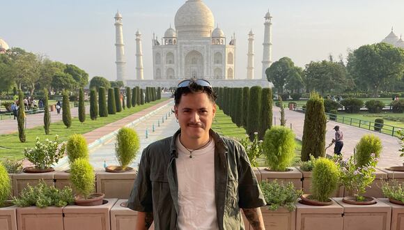 Mauricio Isat recorre el mundo, y una de sus paradas fue el Taj Mahal en la India.