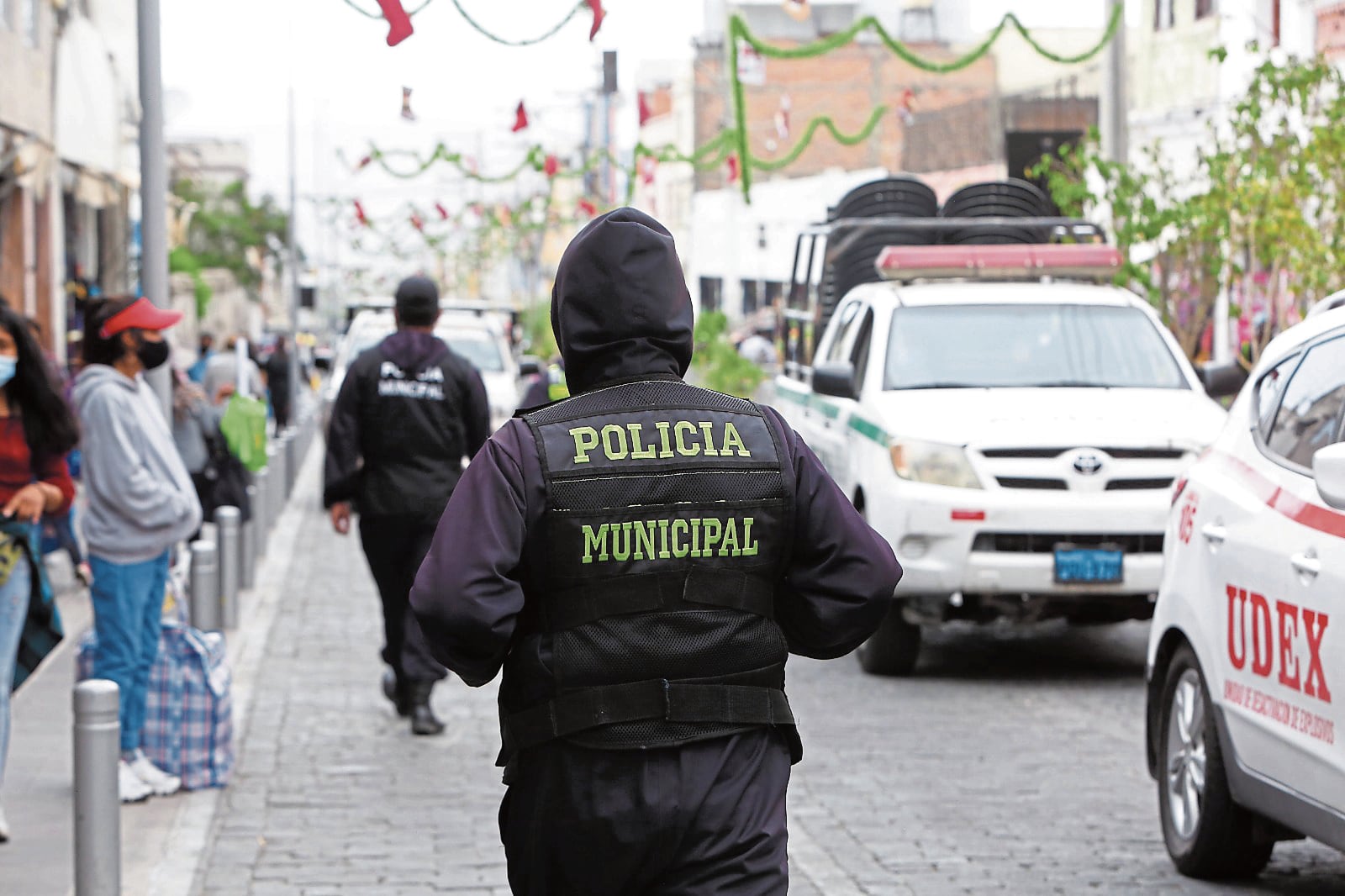 Policia Municipal en calle San Juan de Dios. Foto: GEC.