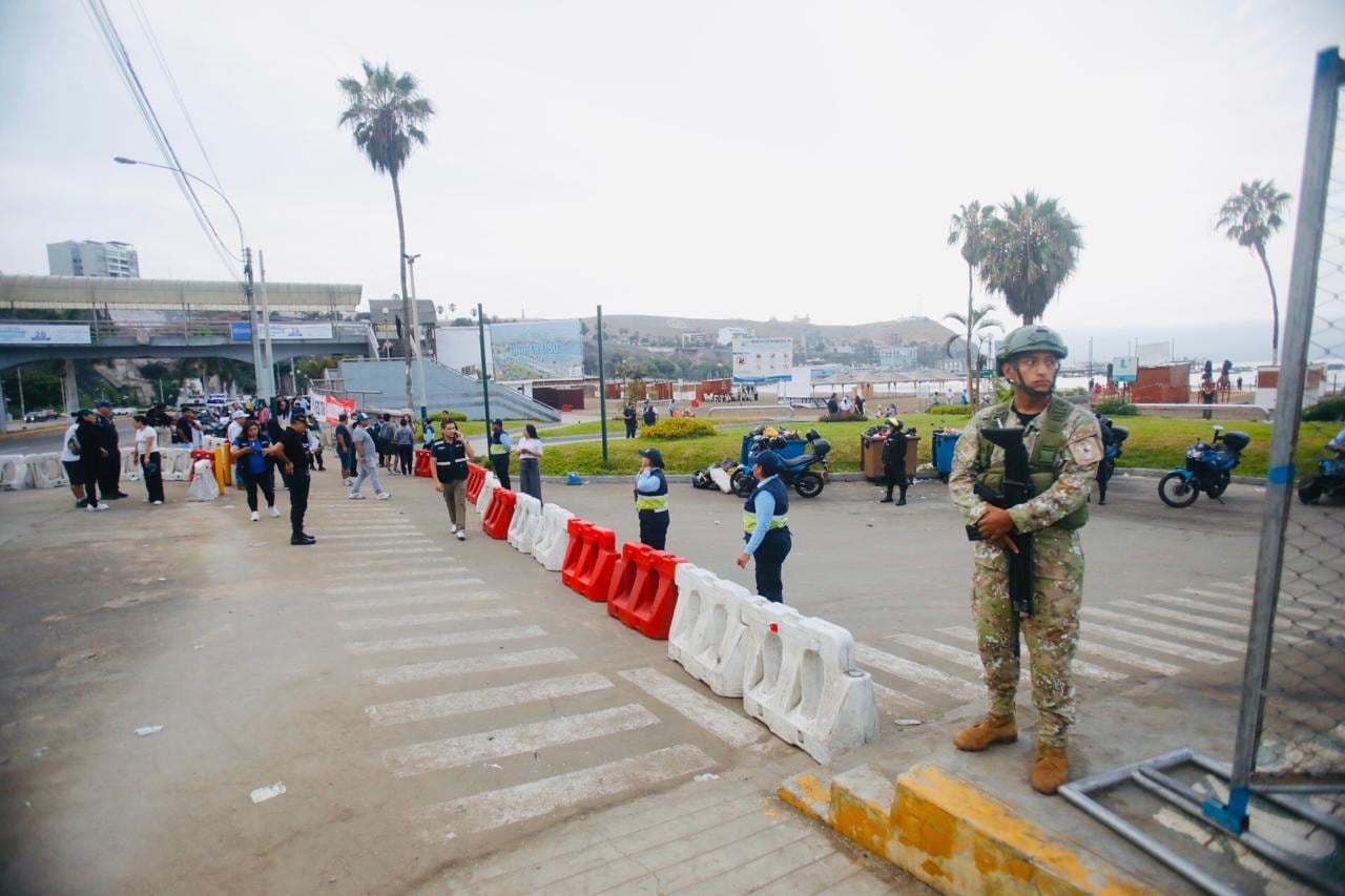 Richard Cortez afirmó que la medida se basa en una ordenanza municipal y no descartó nuevos cierres si continúa la contaminación en la playa. (Fotos: GEC)