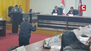 Cusco: Consejero se arrodilla ante gobernador regional y genera todo tipo de reacciones (VIDEO)