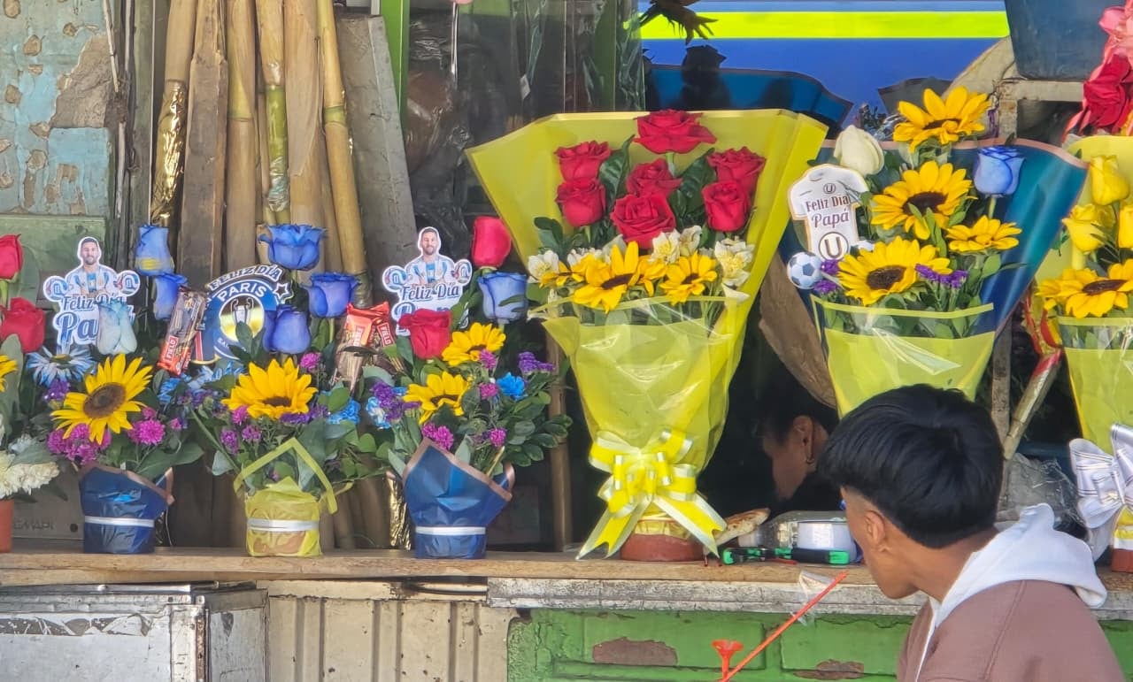 Ramos y arreglos florales por el Día del Padre en Arequipa. (Foto: Yunsu Pariapaza/@photo.gec)