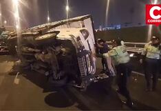 Camión se vuelca y deja una mujer herida en la Panamericana Norte