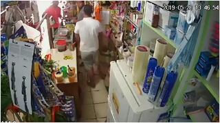 Dos venezolanos asaltan una bodega y se llevan S/ 5,000 (VIDEO) 