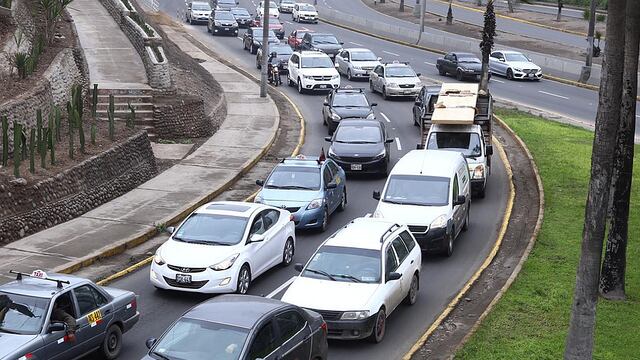 Reportan congestión vehicular en alrededores de la Costa Verde (VIDEO)