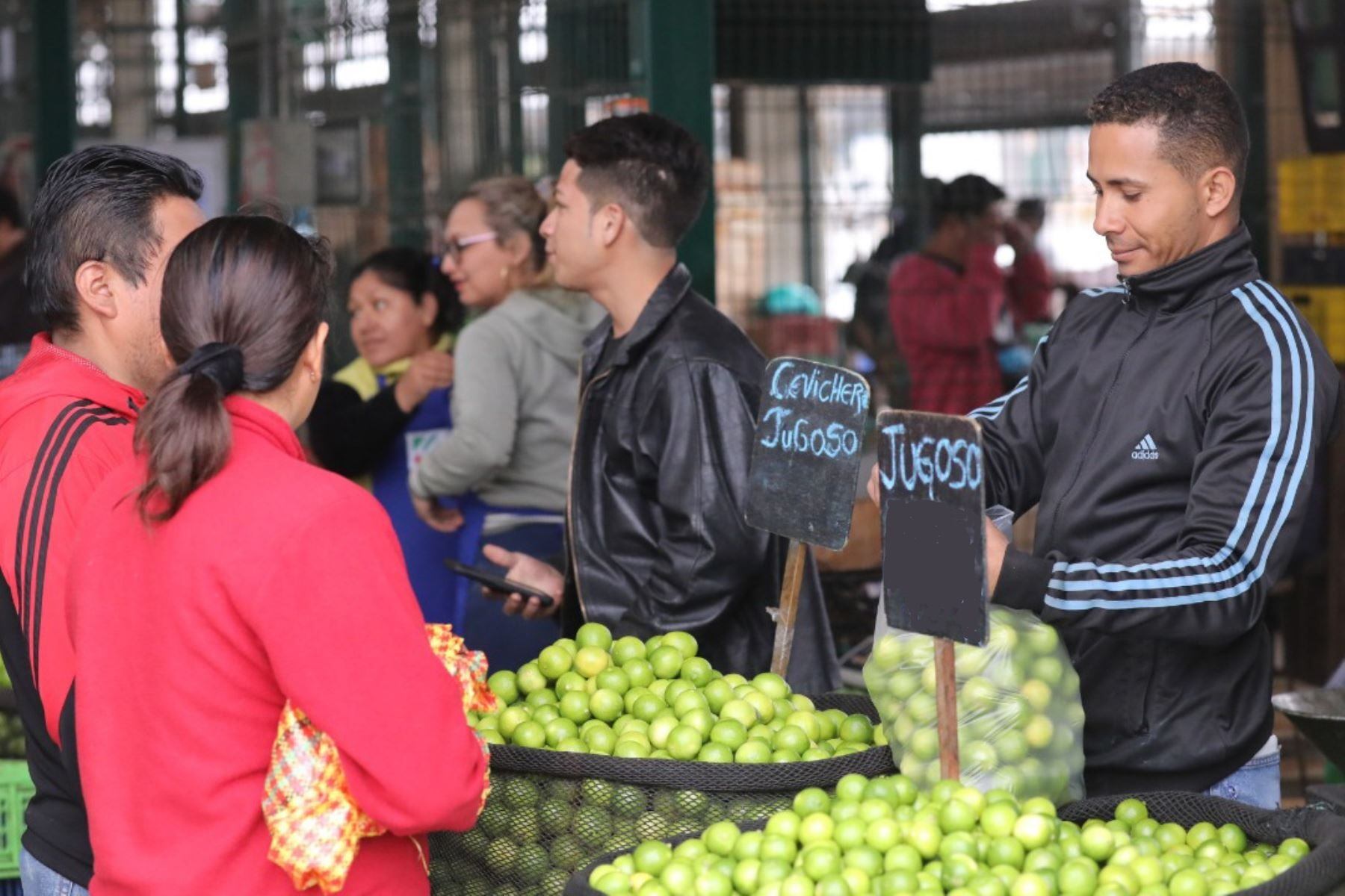 Las plagas y el clima no ayudan a la floración del limón y, por lo tanto, este producto continuará escaso y con precios elevados.