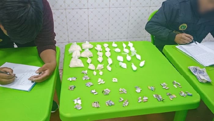 Incautan celulares, drogas, tijeras y más de 24 mil soles en penal de Arequipa